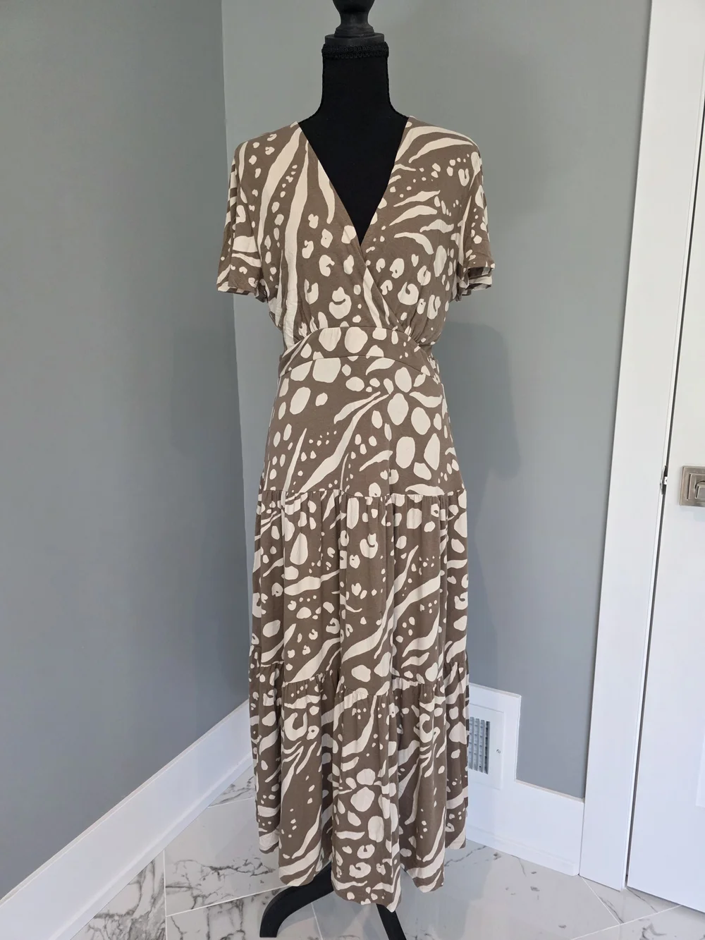 CAbi Swoon Dress #6147. Back Cutout With Lace Up Ruching. Size Medium. - Picture 2 of 6